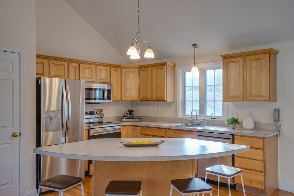 18 Pilgrim Road Woburn, MA 01801 - Photo 6 of 25 Gallery Image 6
