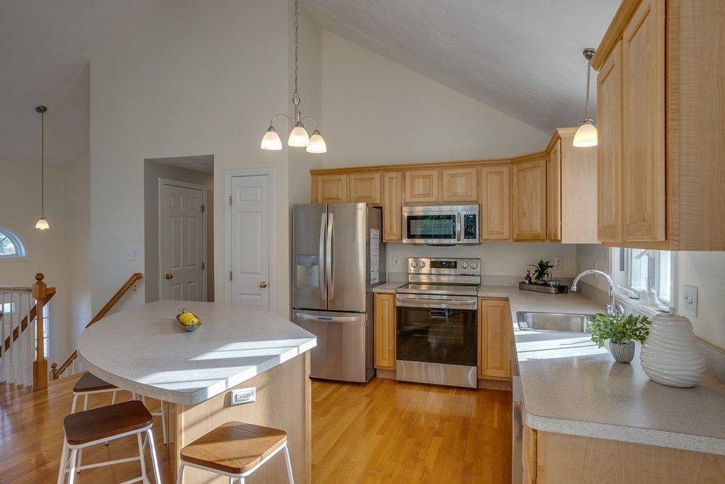 18 Pilgrim Road Woburn, MA 01801 - Photo 8 of 25 Gallery Image 8