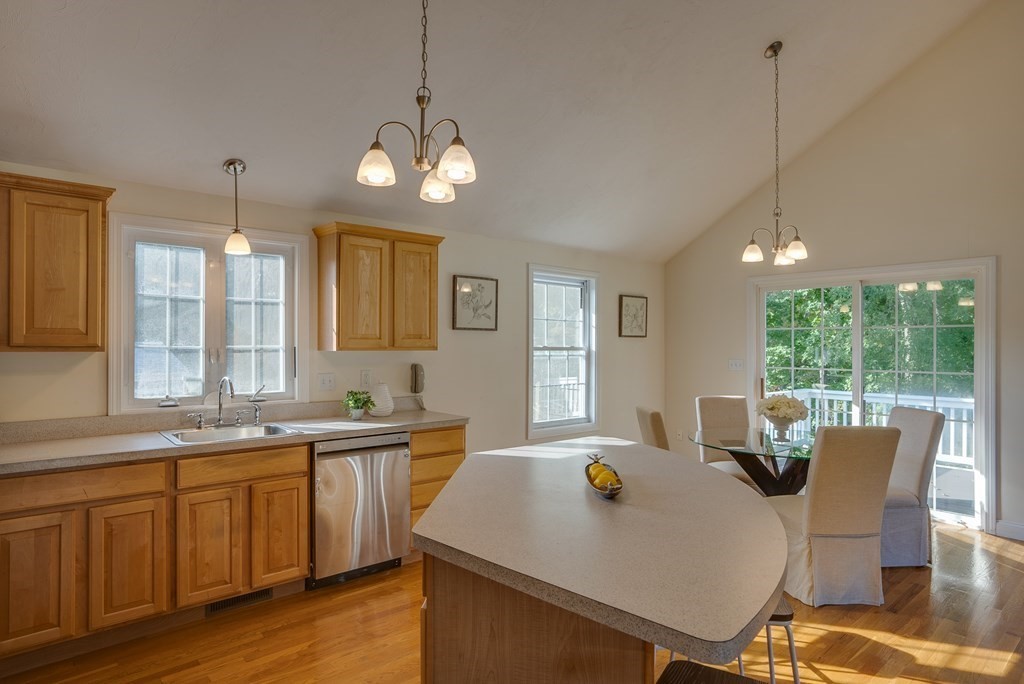 18 Pilgrim Road Woburn, MA 01801 - Photo 9 of 25 Gallery Image 9
