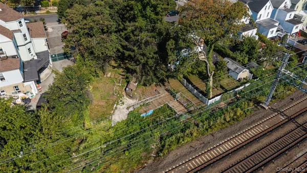 an aerial view of a yard