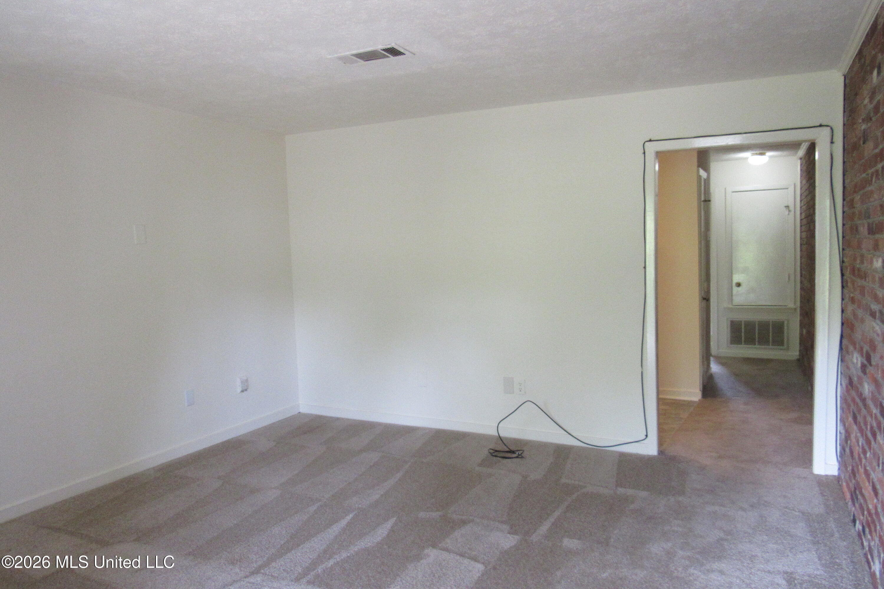 1625 St Mary Street, Unit 7 Jackson, MS 39202 - Photo 4 of 11 4F839D5C-35B5-48A9-AC05-C3413369B475
