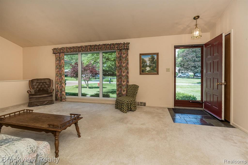 290 Donegal Drive Rochester Hills, MI 48309 - Photo 12 of 33