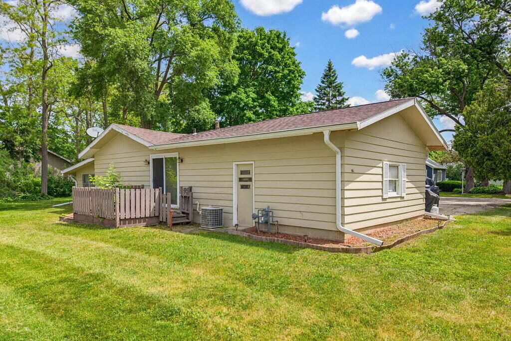 325 Summer Street Delavan, WI 53115 - Photo 29 of 42 Outside