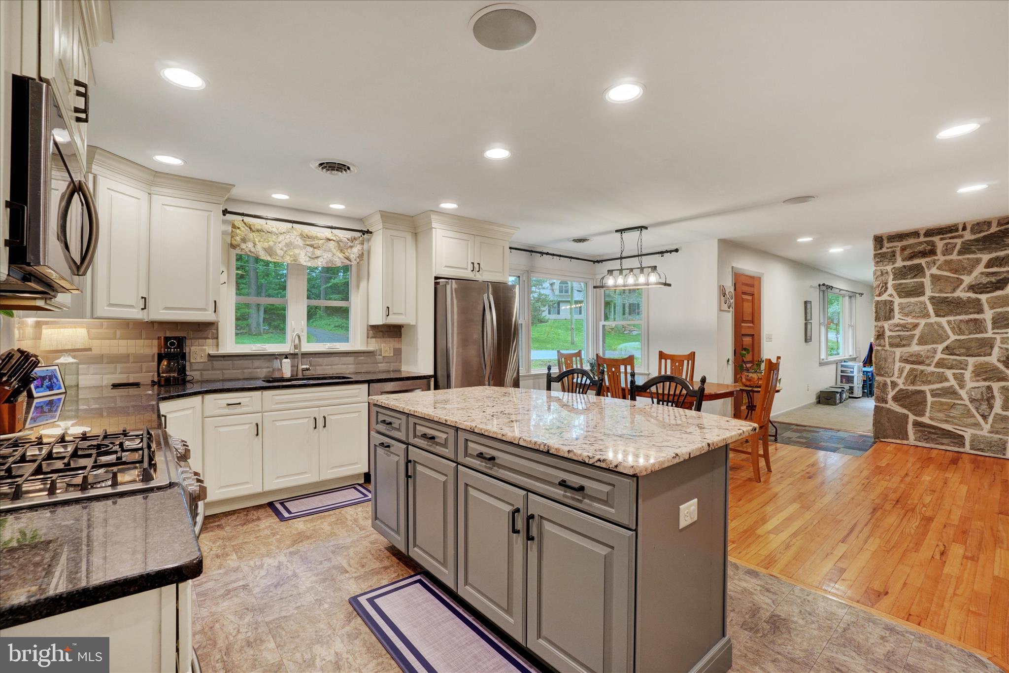 537 Miller Road Elizabethtown, PA 17022 - Photo 8 of 41 Kitchen