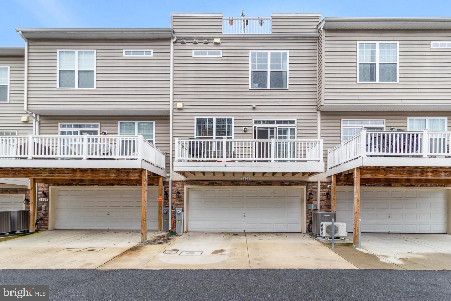 9803 Wood Edge Way Lanham, MD 20706 - Photo 3 of 25