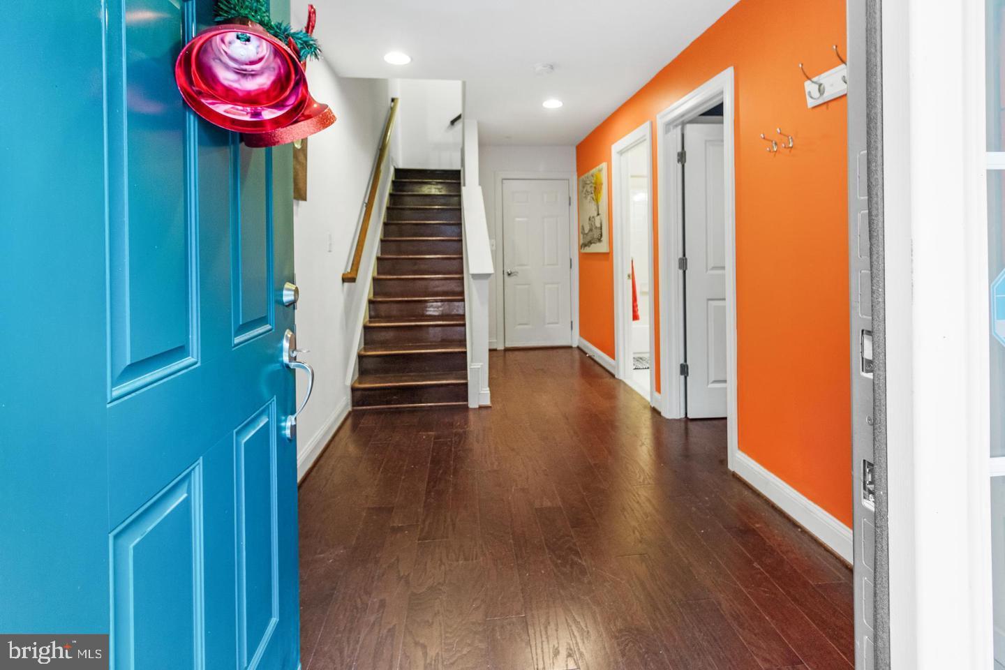 9803 Wood Edge Way Lanham, MD 20706 - Photo 4 of 25