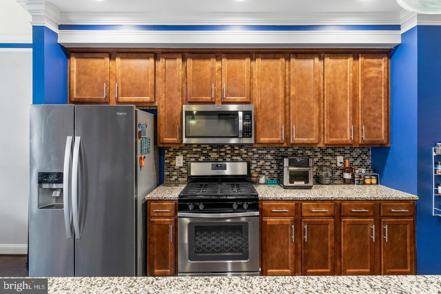 9803 Wood Edge Way Lanham, MD 20706 - Photo 5 of 25