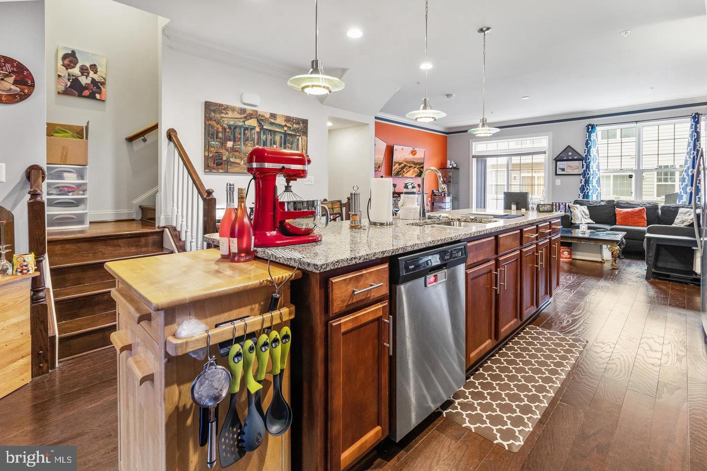 9803 Wood Edge Way Lanham, MD 20706 - Photo 8 of 25