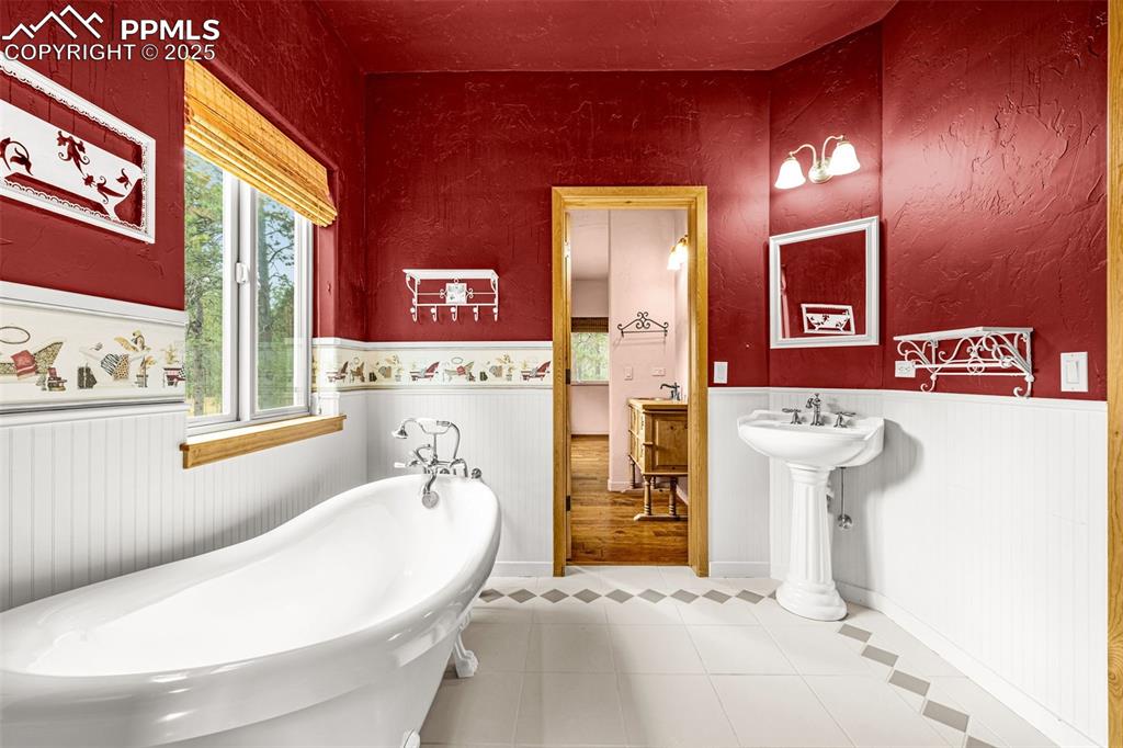 9890 Hardy Road Colorado Springs, CO 80908 - Photo 17 of 41 a bathroom with a sink a mirror and a bathtub