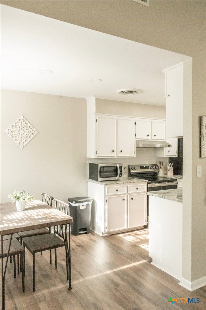 204 Timberlane Drive Victoria, TX 77901 - Photo 3 of 19