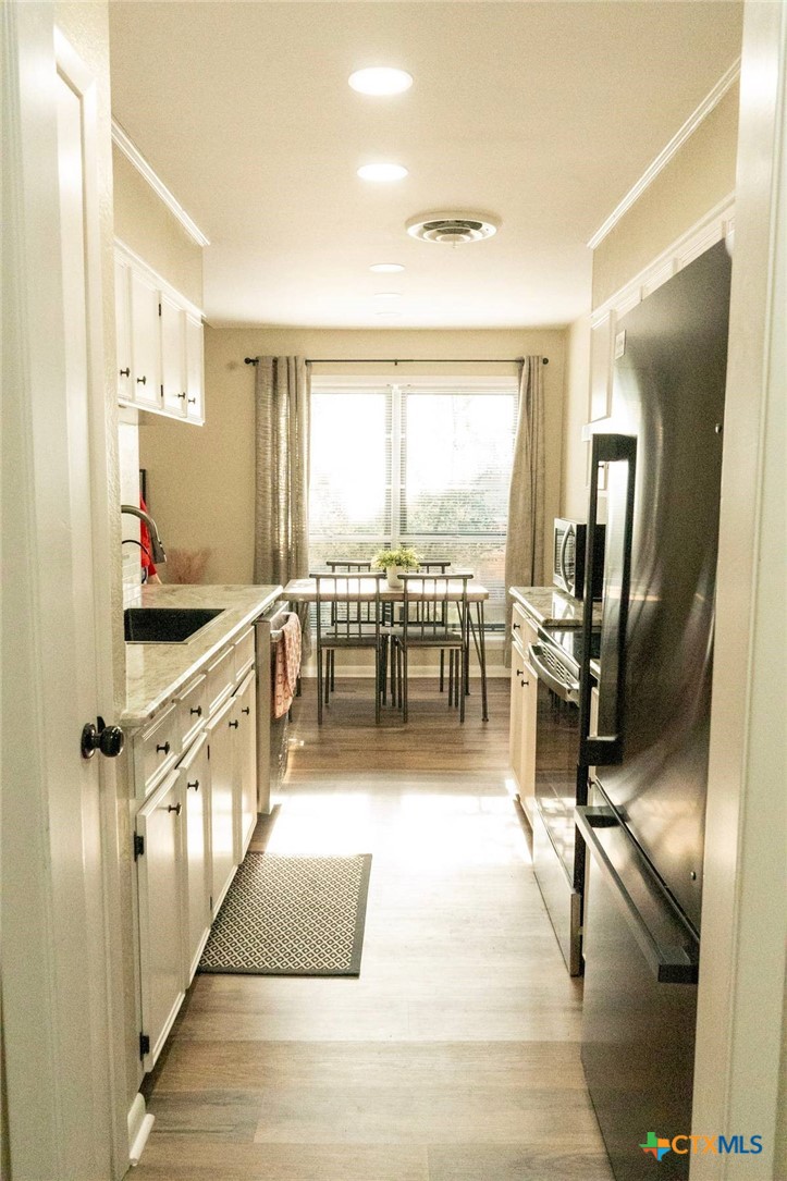 204 Timberlane Drive Victoria, TX 77901 - Photo 5 of 19