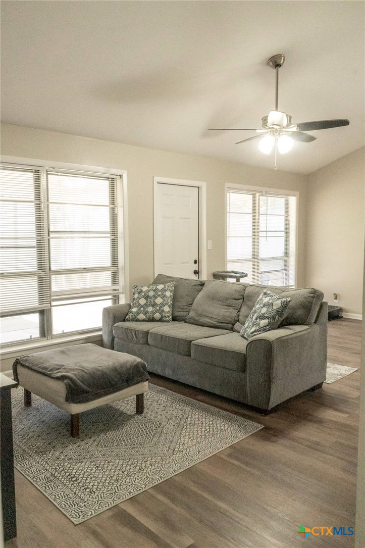 204 Timberlane Drive Victoria, TX 77901 - Photo 6 of 19