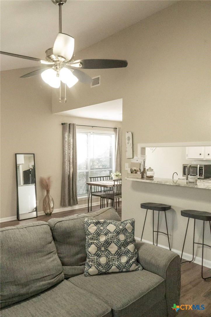 204 Timberlane Drive Victoria, TX 77901 - Photo 8 of 19