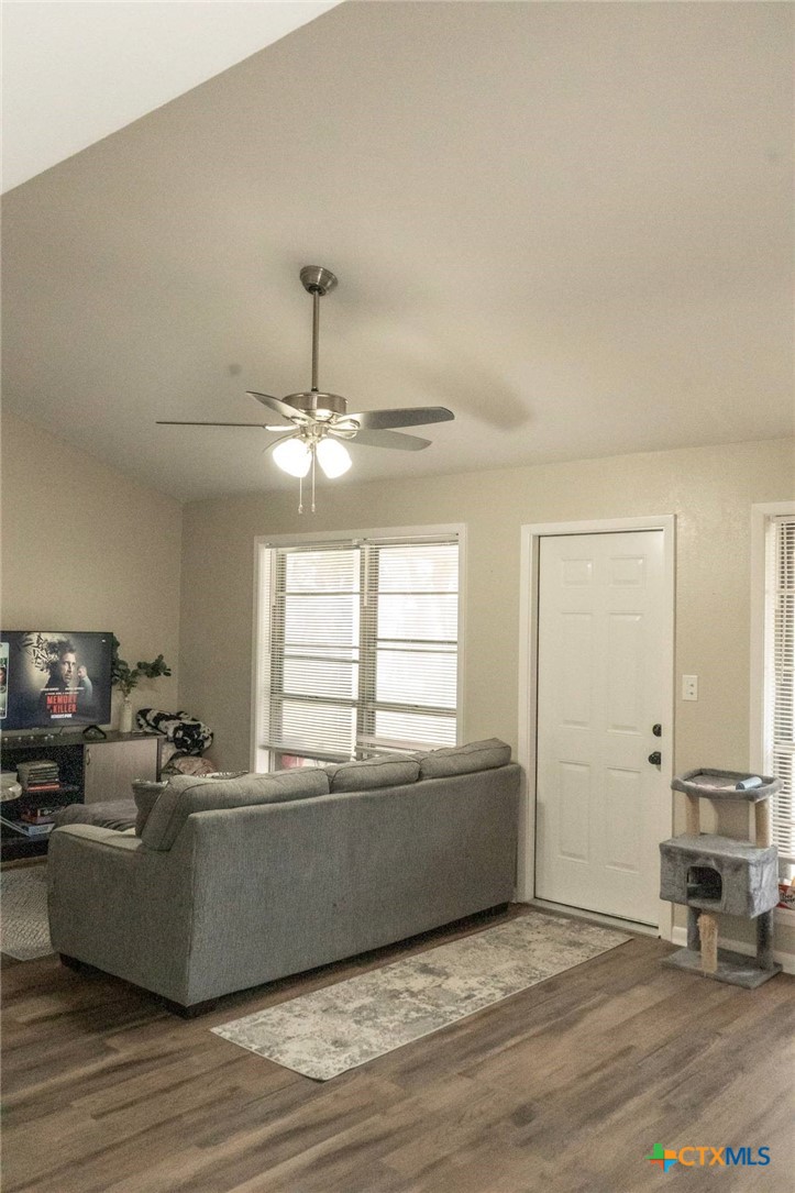 204 Timberlane Drive Victoria, TX 77901 - Photo 9 of 19