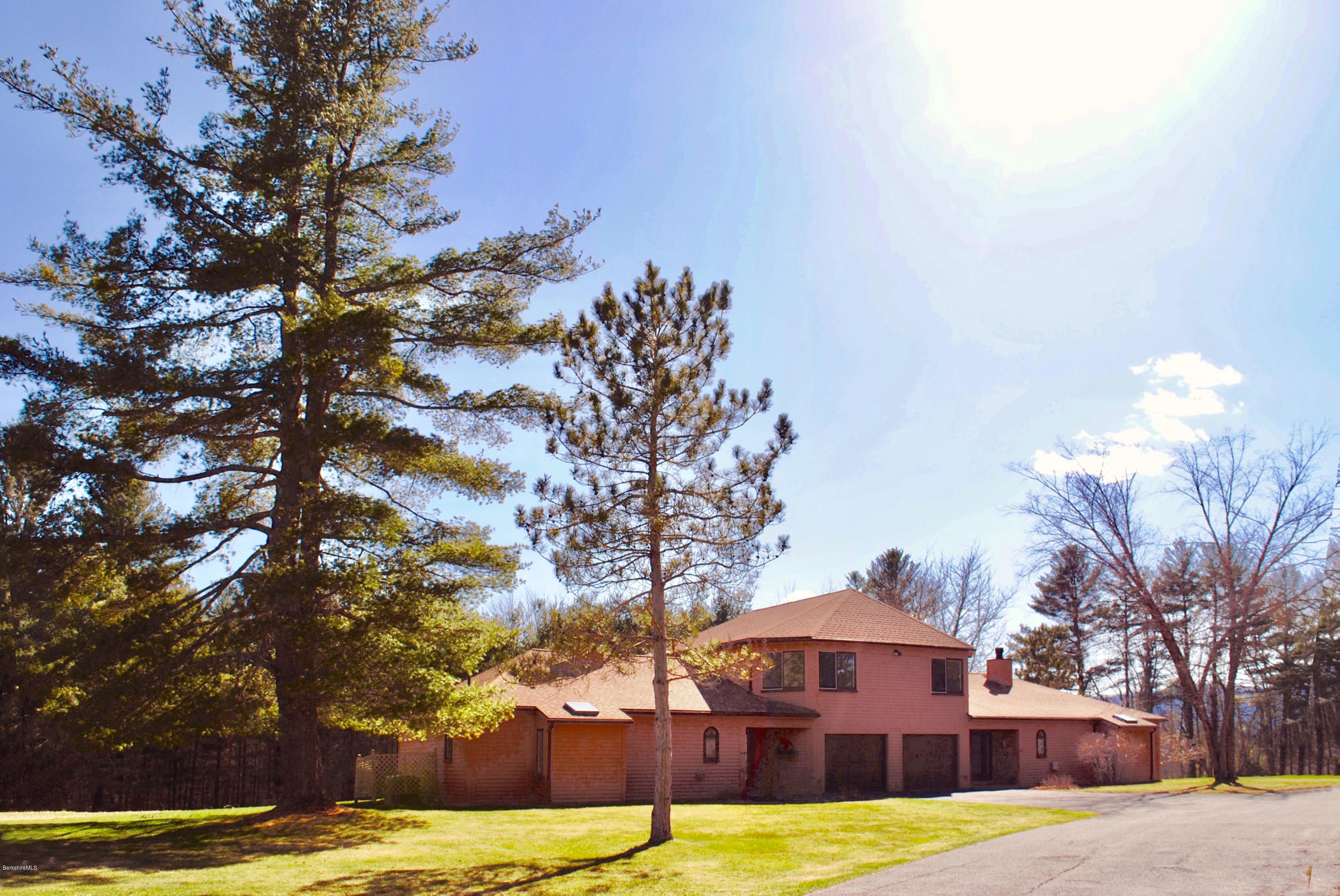 19 Hawthorne Road, Unit 11A Stockbridge, MA 01240 - Photo 1 of 29 Late May Front View