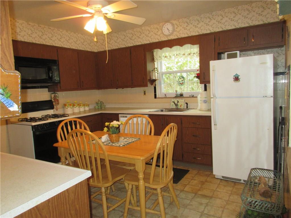 3842 Dickey Road Gibsonia, PA 15044 - Photo 8 of 23 Eat-in kitchen
