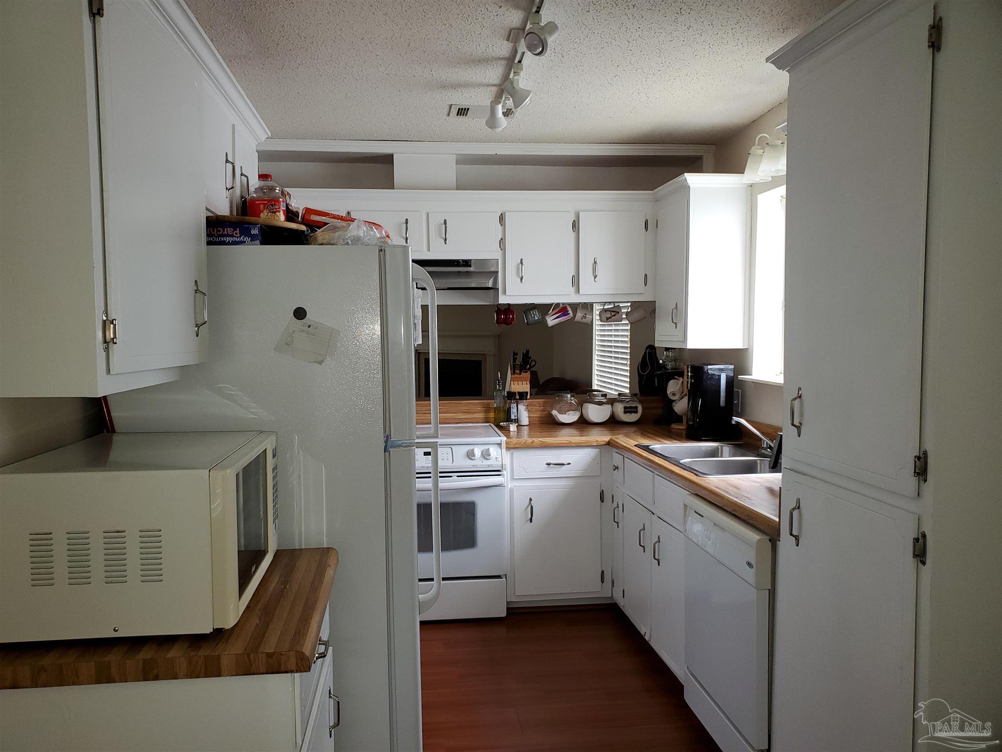 1500 East Johnson Avenue, Unit 228 Pensacola, FL 32514 - Photo 6 of 15