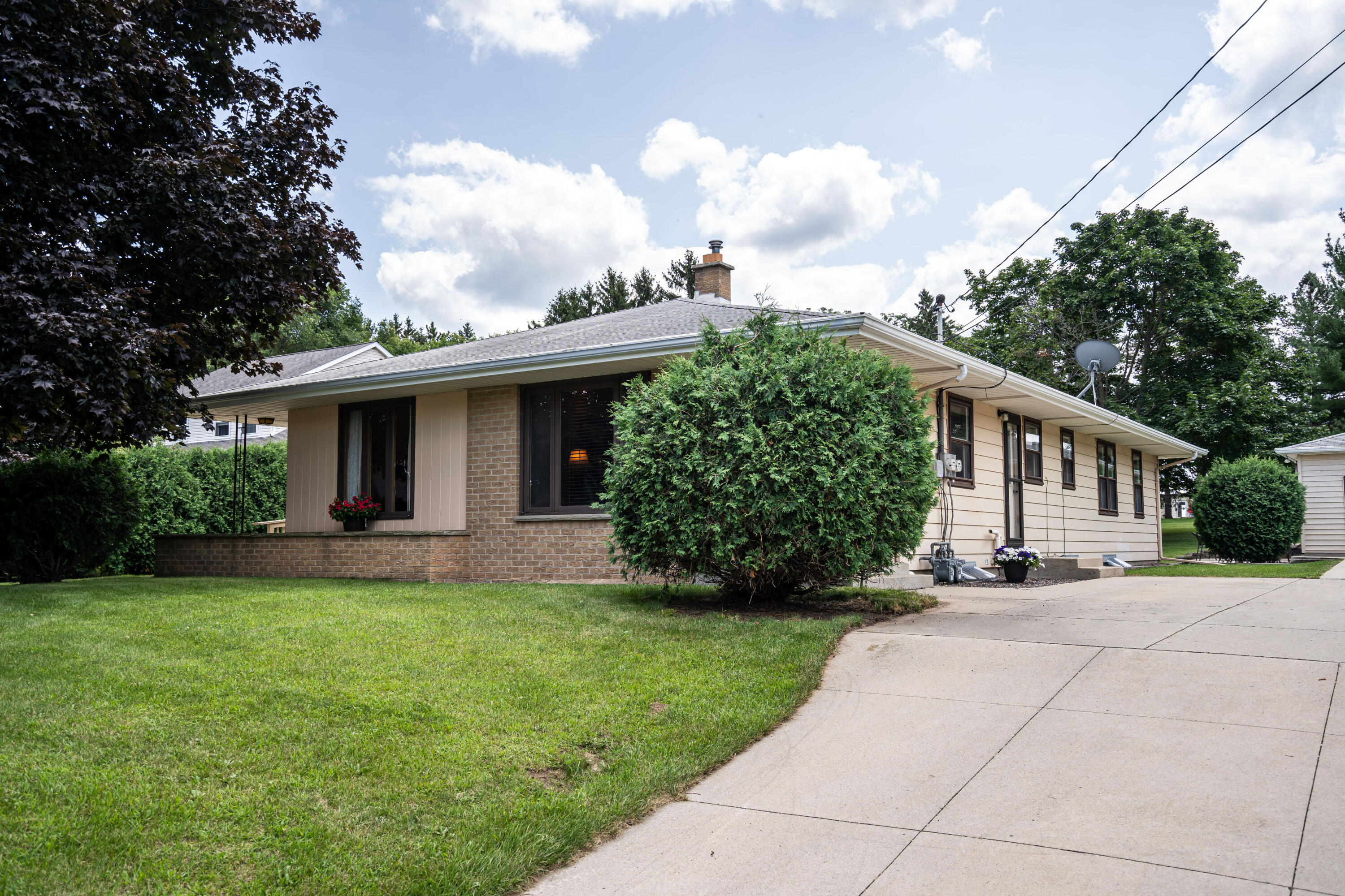 2407 East Sandy Acre Rd  