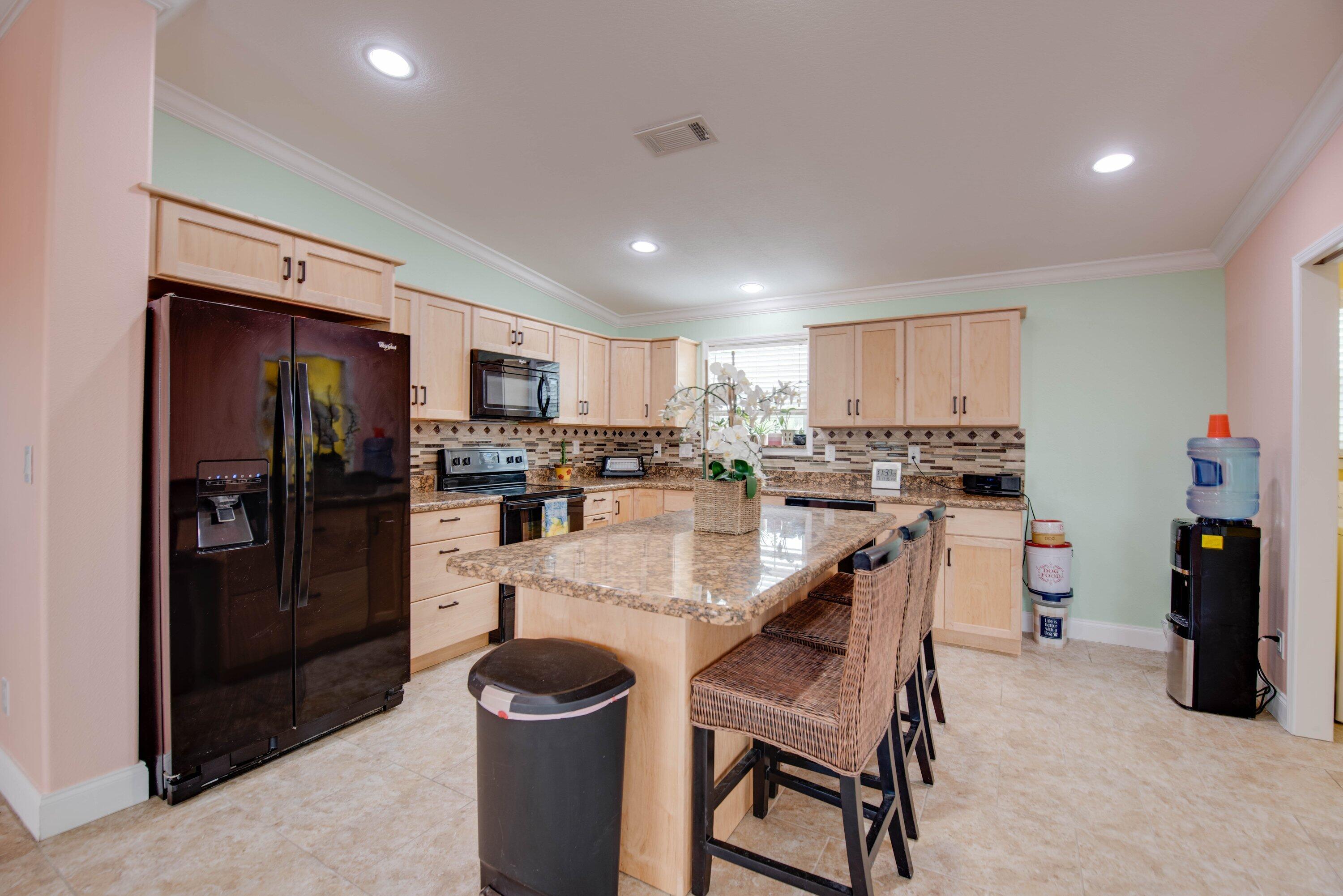 151 County Road Big Pine Key, FL 33043 - Photo 6 of 22 017-151CountyRoad-BigPineKey-FL-33043-SM