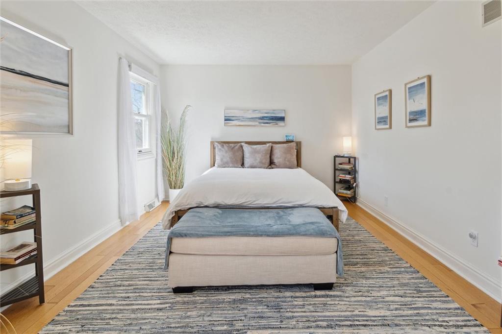 412 Chandler Place Pittsburgh, PA 15212 - Photo 28 of 38 a spacious bedroom with a bed and wooden floor