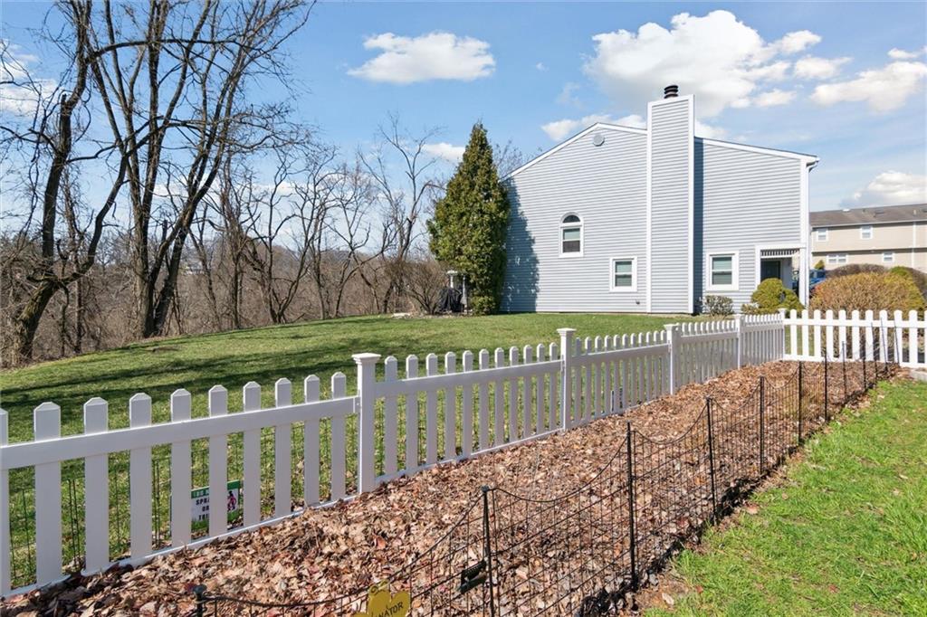 412 Chandler Place Pittsburgh, PA 15212 - Photo 34 of 38 a view of deck and yard with trees