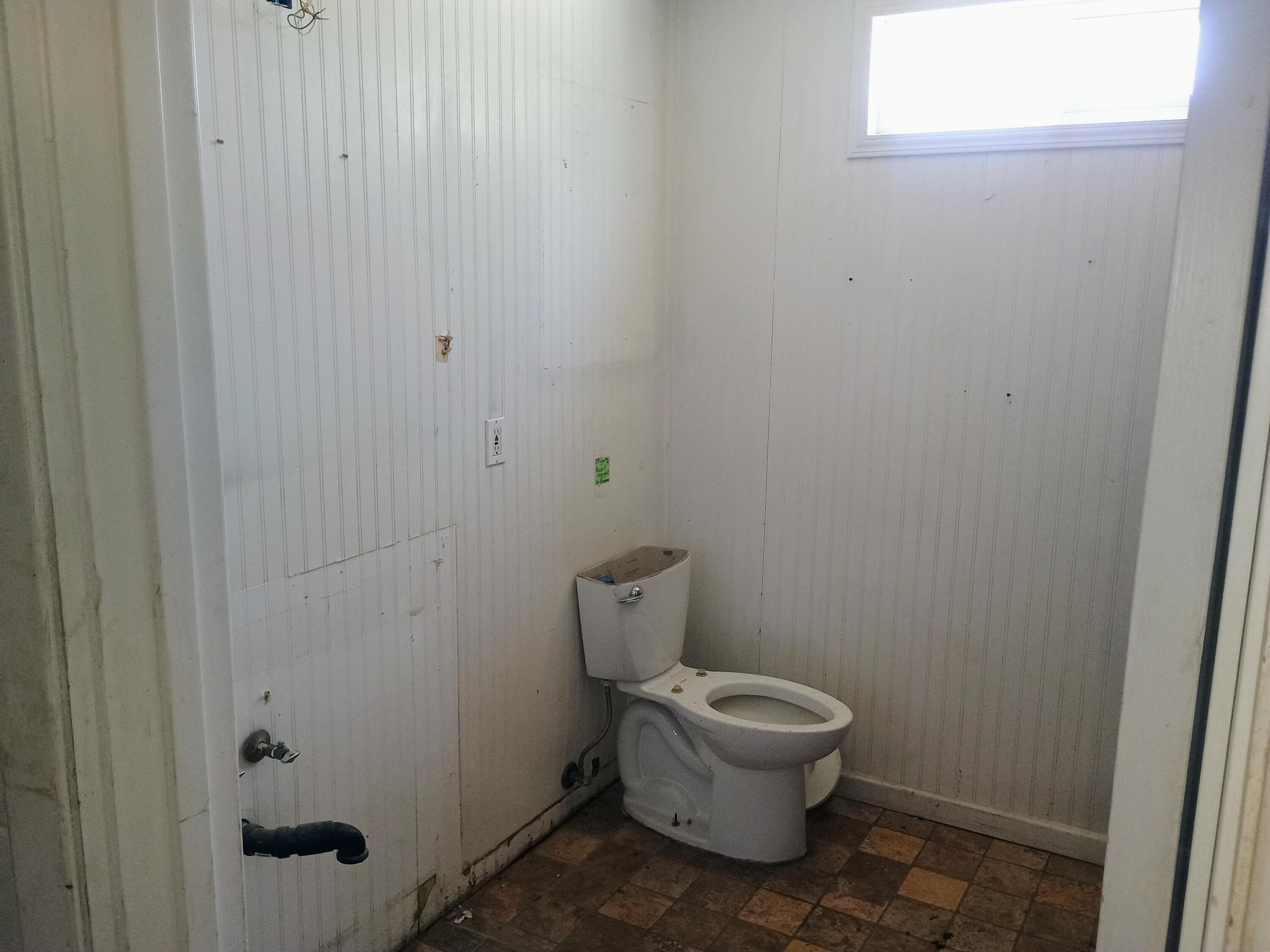 14425 Holiday Road Redding, CA 96003 - Photo 24 of 28 holhall hfbth