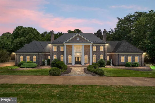 $3,100,000 | 2401 Oakmont Court, Oakton, VA 22124