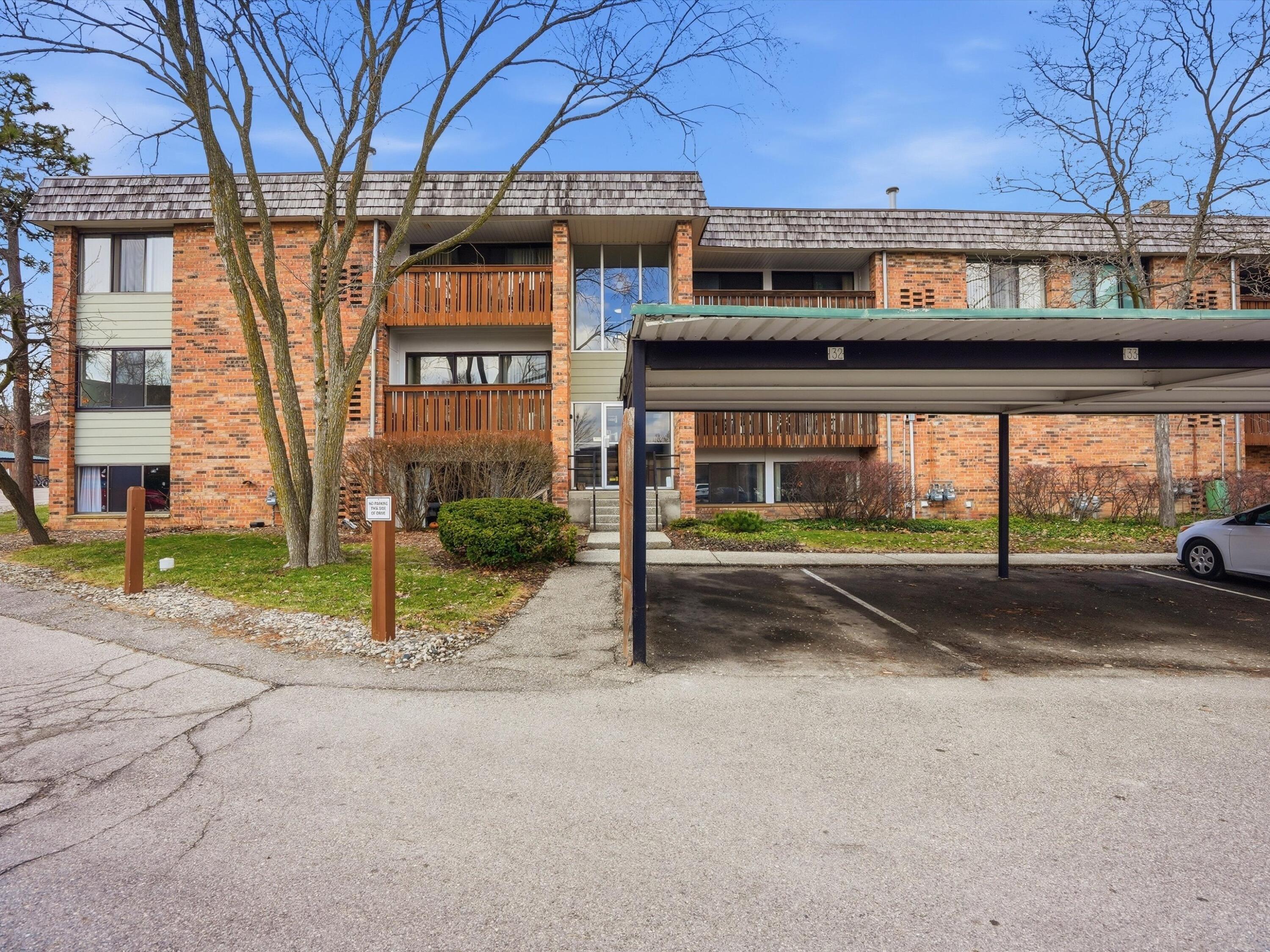 1265 South Maple Road, Unit 206 Ann Arbor, MI 48103 - Photo 32 of 52 16-DSC08147