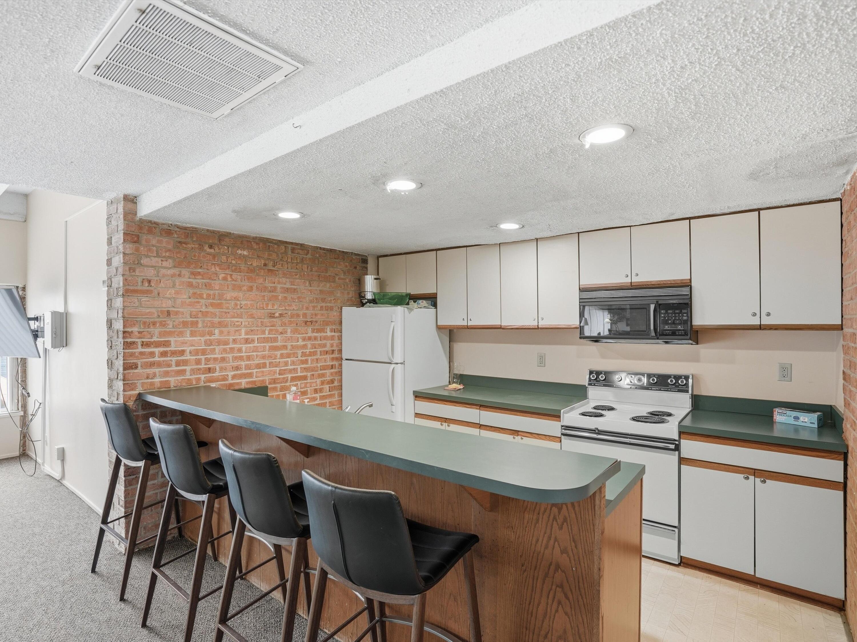 1265 South Maple Road, Unit 206 Ann Arbor, MI 48103 - Photo 42 of 52 39-DSC08107