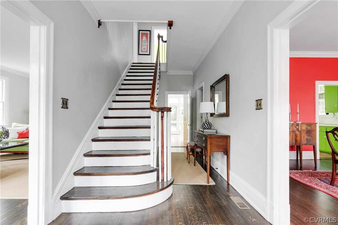 6601 Three Chopt Road Richmond, VA 23226 - Photo 4 of 50 Center Hallway