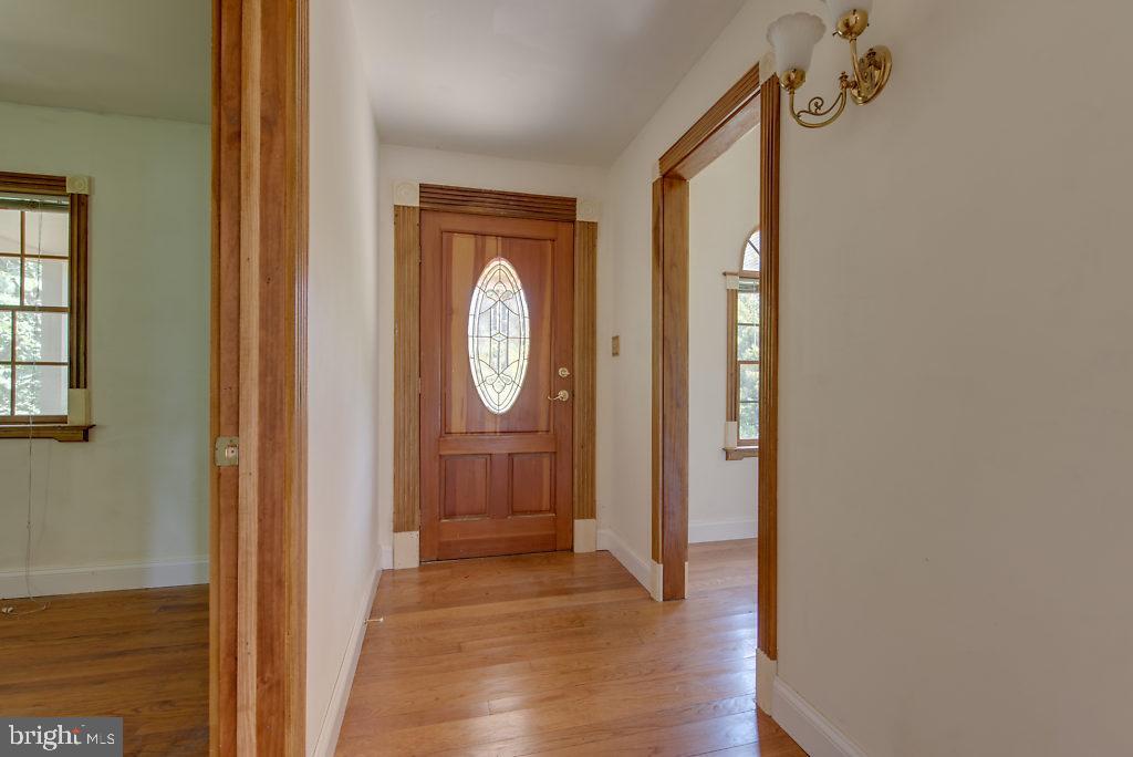 740 Powhatan Beach Road Pasadena, MD 21122 - Photo 17 of 39 Entrance foyer