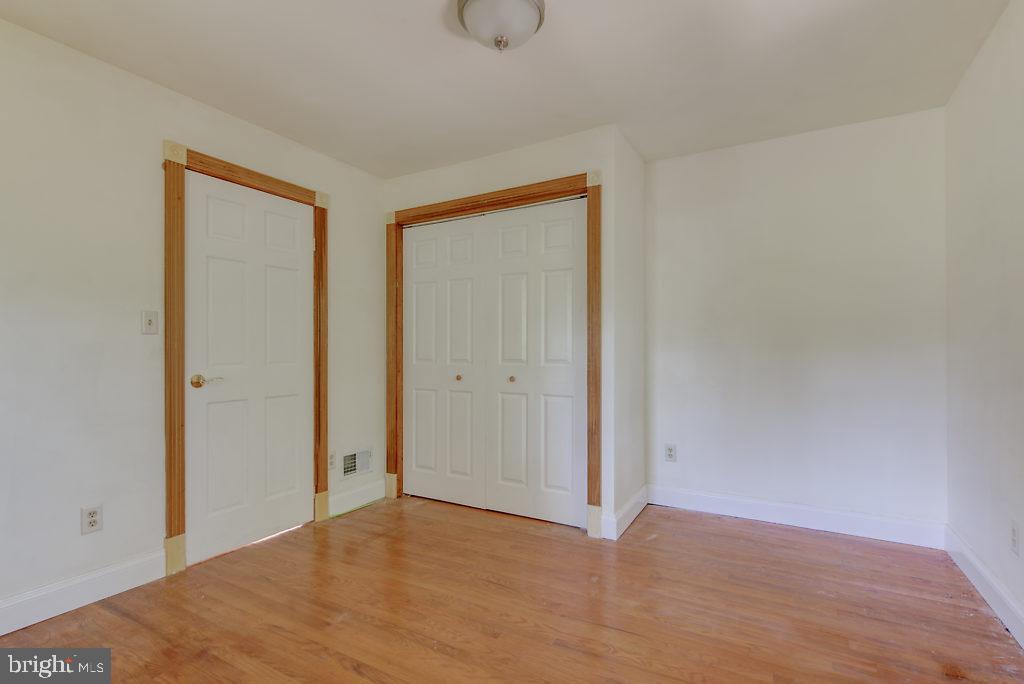 740 Powhatan Beach Road Pasadena, MD 21122 - Photo 20 of 39 1st floor bedroom