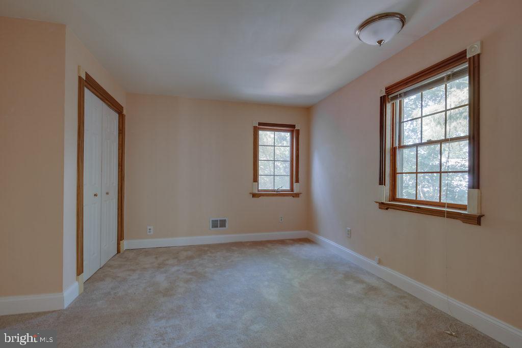 740 Powhatan Beach Road Pasadena, MD 21122 - Photo 21 of 39 Master bedroom
