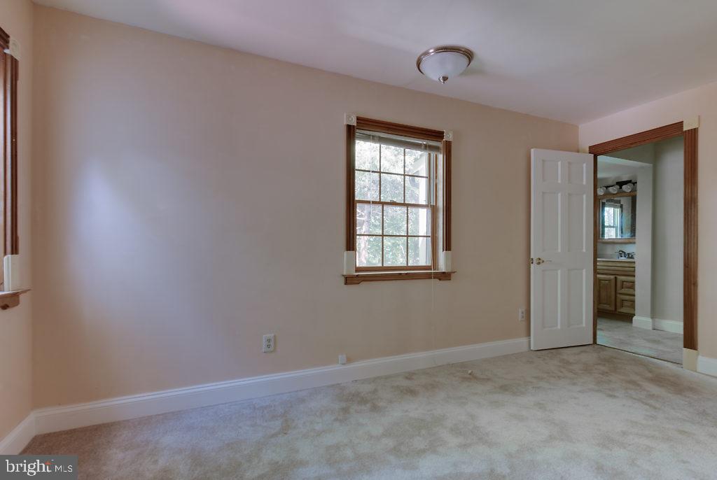 740 Powhatan Beach Road Pasadena, MD 21122 - Photo 22 of 39 Master bedroom
