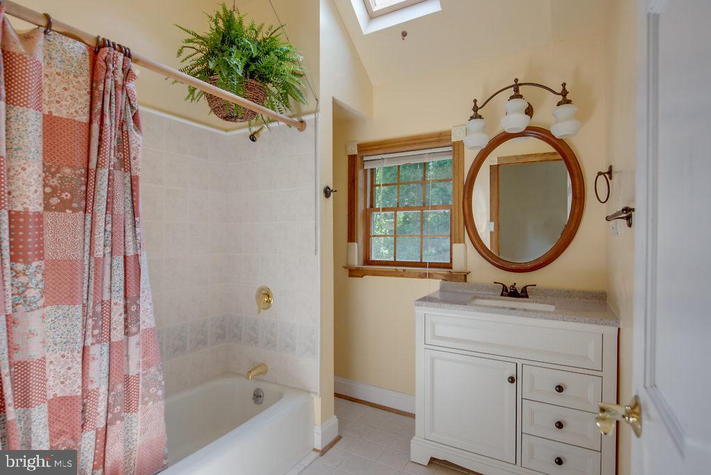 740 Powhatan Beach Road Pasadena, MD 21122 - Photo 24 of 39 Updated Hall bath