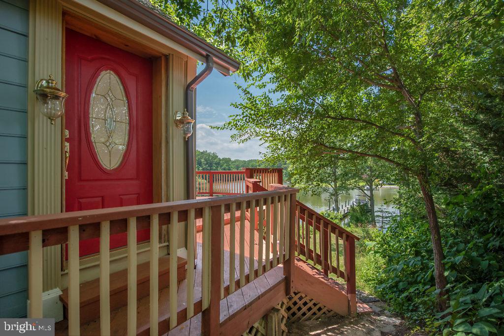 740 Powhatan Beach Road Pasadena, MD 21122 - Photo 5 of 39 Side entrance