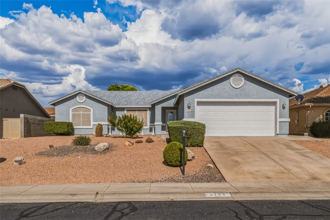 2144 Ridgeview Road Kingman, AZ 86401 - Photo 3 of 49 a front view of a house with a yard