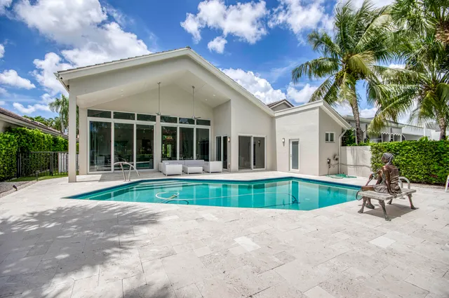 a view of a yard and entertaining space