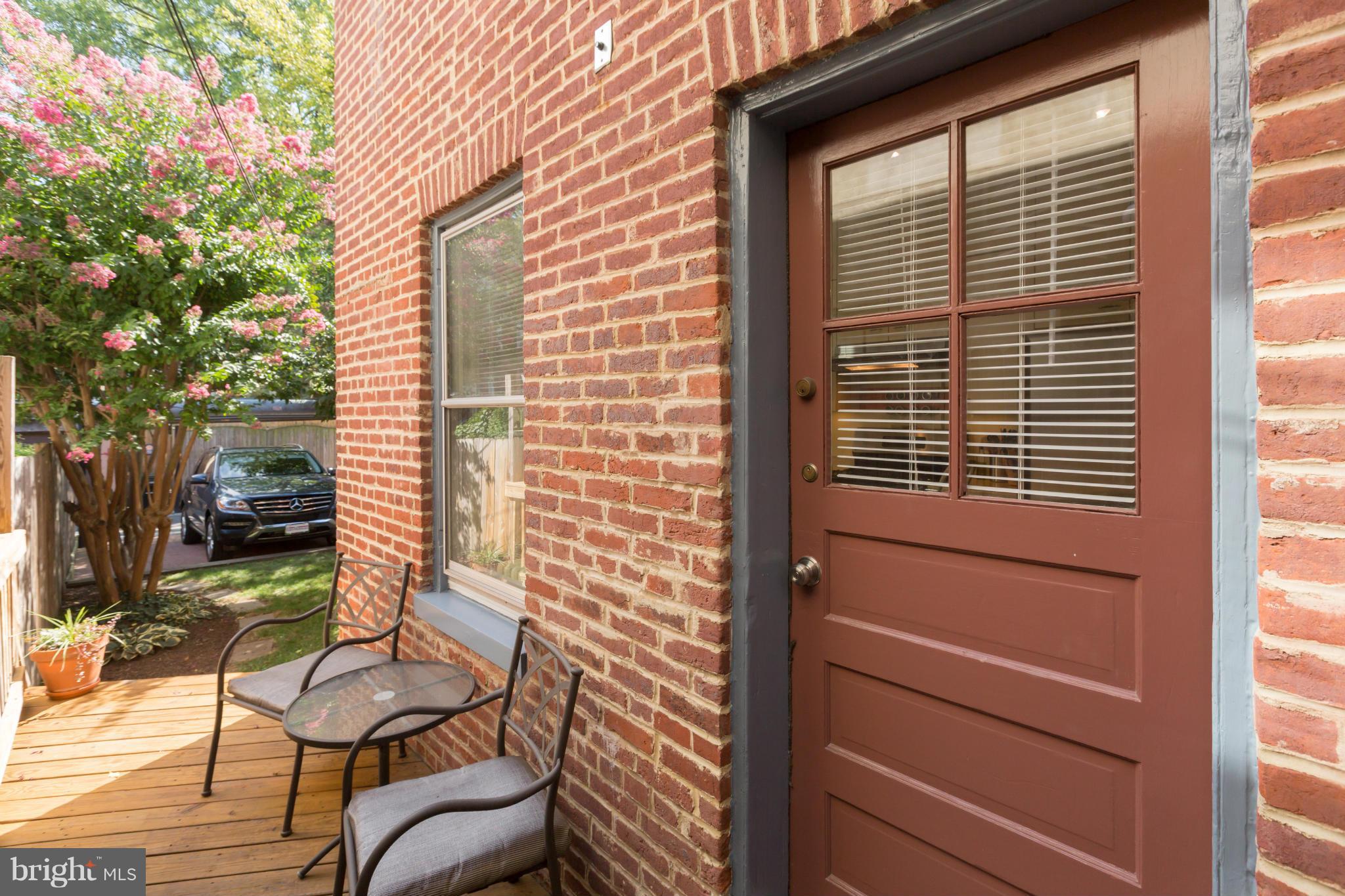1450 T Street Northwest Washington, DC 20009 - Photo 7 of 14 a view of balcony with chair