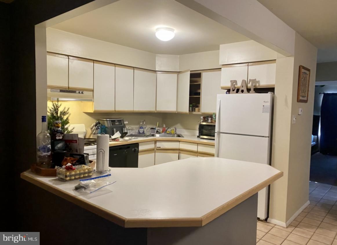 12089 Abby Road Philadelphia, PA 19154 - Photo 3 of 8 Open Kitchen
