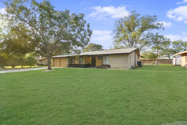 $249,000 | 209 Windcrest Drive, Windcrest, TX 78239