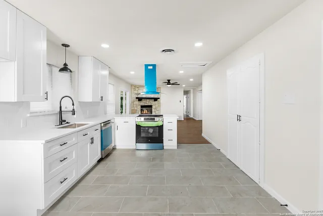 $249,000 | 209 Windcrest Drive, Windcrest, TX 78239