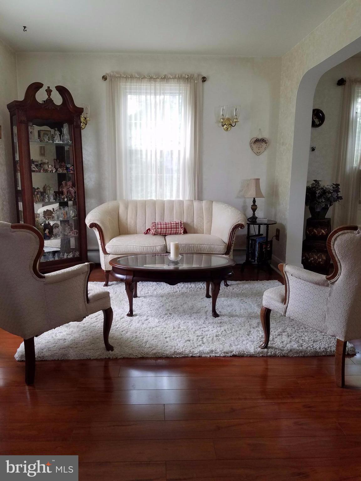 8 Cinder Road Lutherville-Timonium, MD 21093 - Photo 6 of 30 Living Room