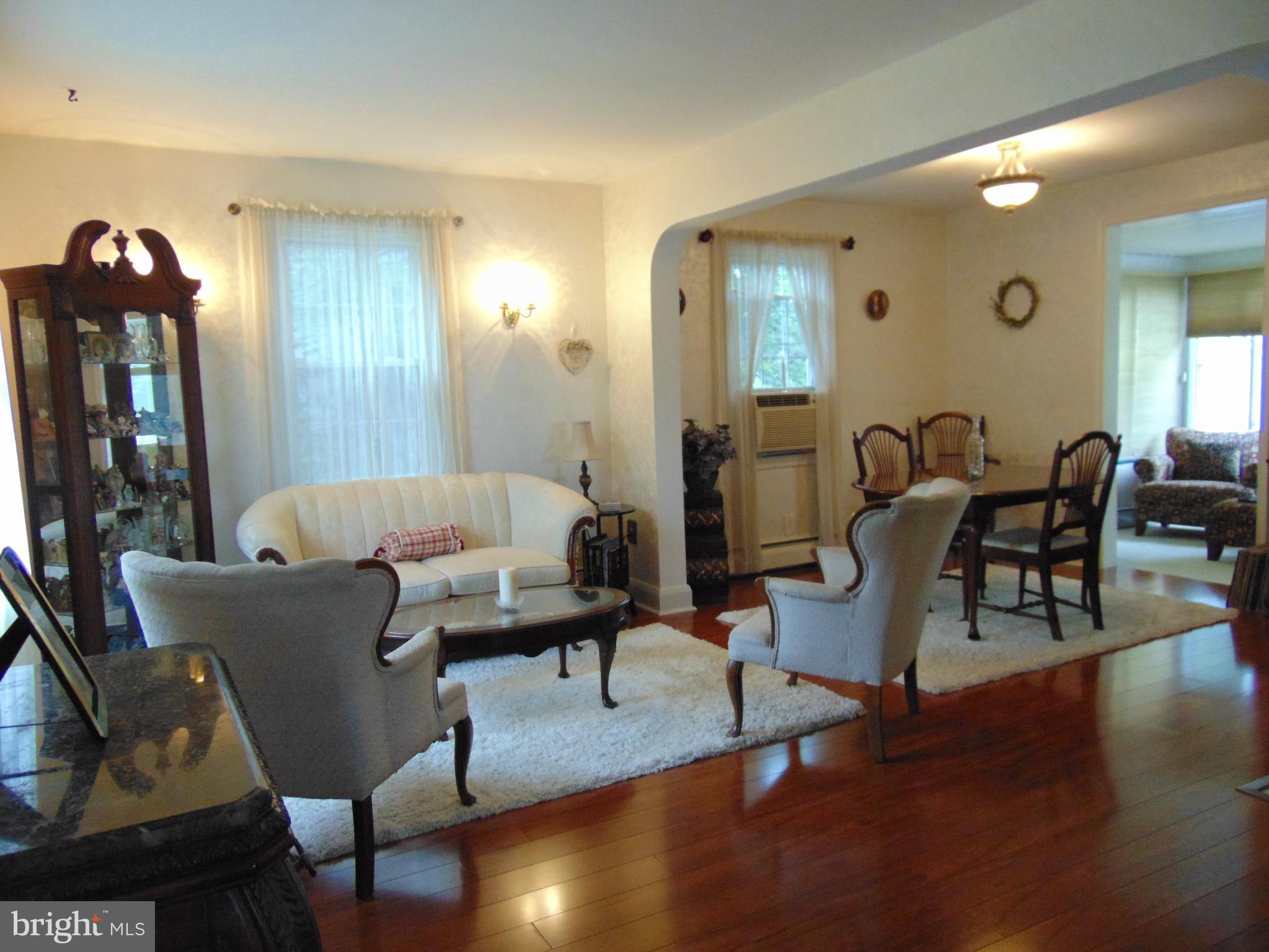 8 Cinder Road Lutherville-Timonium, MD 21093 - Photo 7 of 30 Living Room