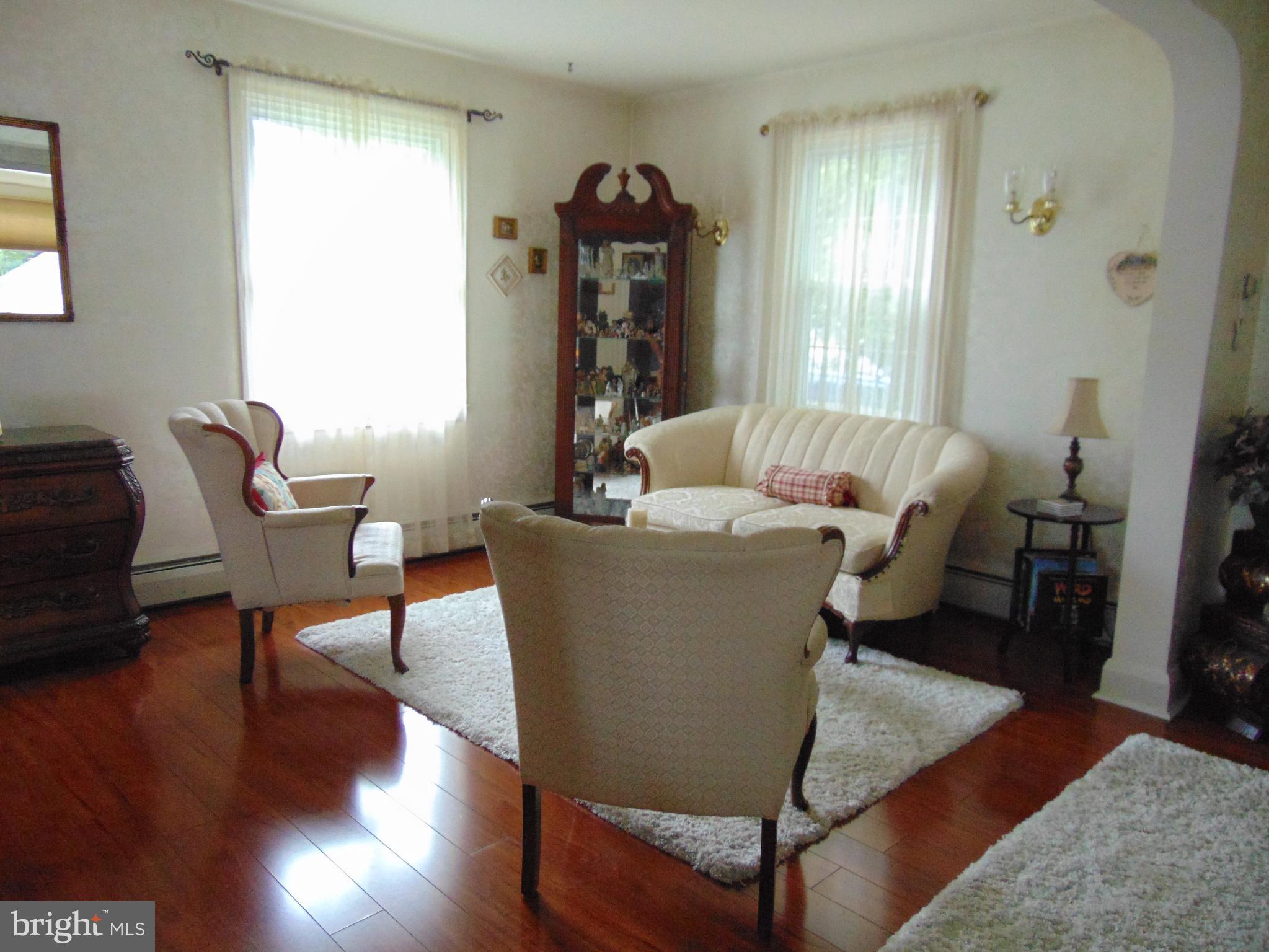 8 Cinder Road Lutherville-Timonium, MD 21093 - Photo 8 of 30 Living Room