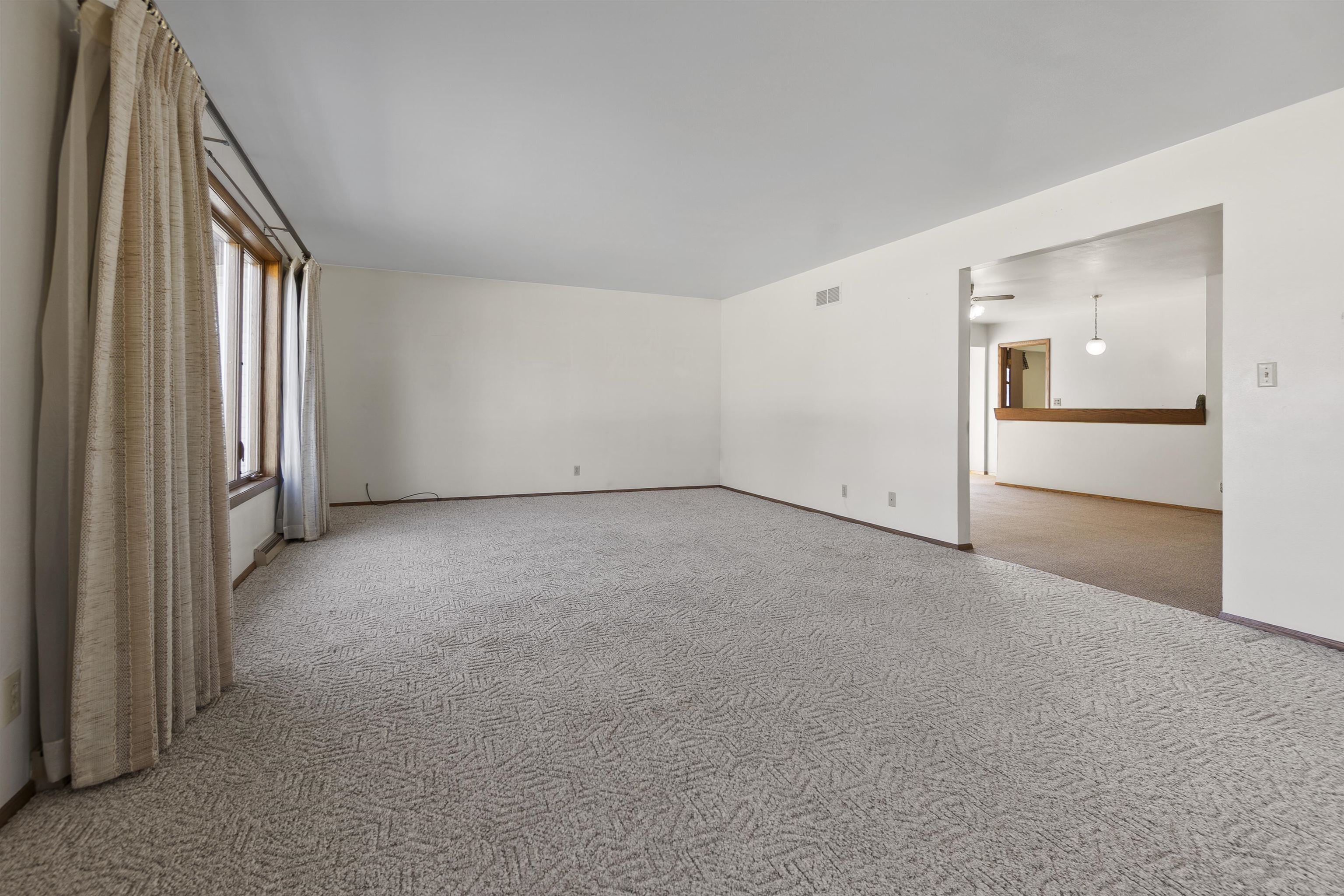 421 Manhattan Street Chilton, WI 53014 - Photo 4 of 29