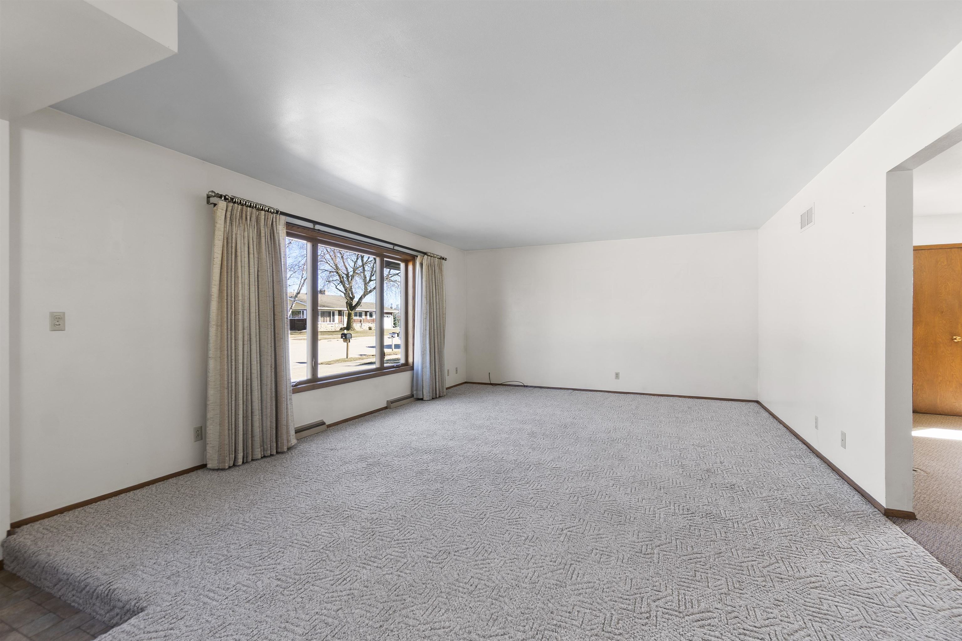 421 Manhattan Street Chilton, WI 53014 - Photo 6 of 29