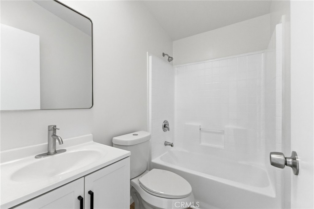 10767 Jamacha Boulevard, Unit 1 Spring Valley, CA 91978 - Photo 8 of 22 Full Bathroom