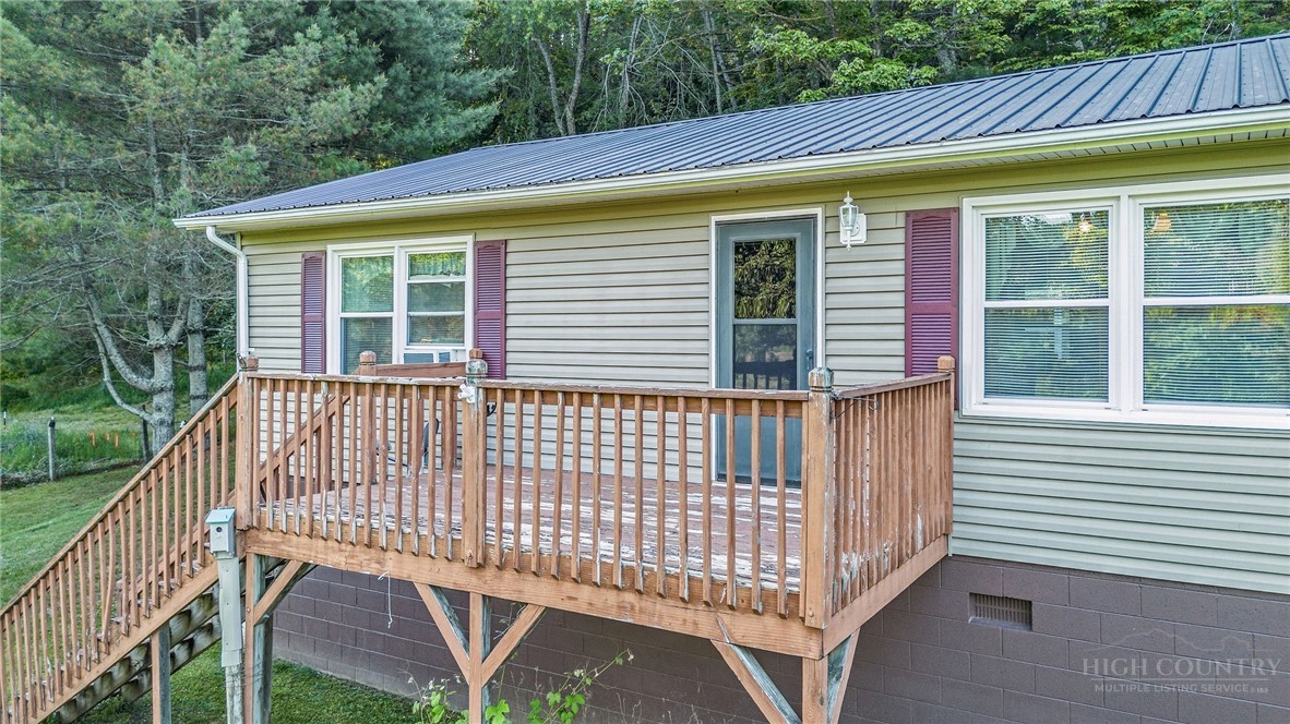 409 Ellis Road West Jefferson, NC 28694 - Photo 10 of 48