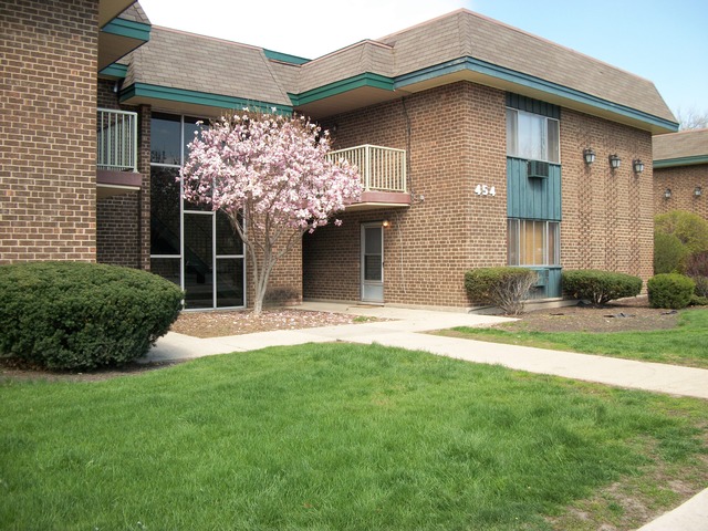 454 Spring Road, Unit 4 Elmhurst, IL 60126 - Photo 1 of 9